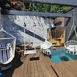 Sky House Agen Logement détente avec Spa Jacuzzi Sauna Hammam